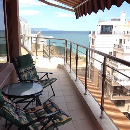 2-х комнатные в г.поморие болгария * بوموري