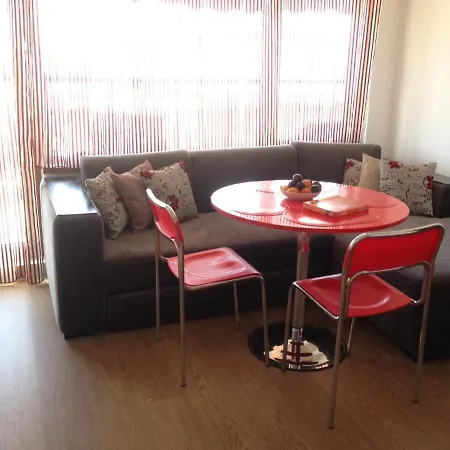 2-х комнатные в г.поморие болгария شقة