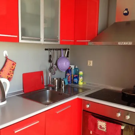 2-х комнатные в г.поморие болгария شقة *